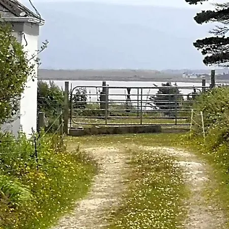 Nature Retreat - Sleeps 4 & Wild Ponies *